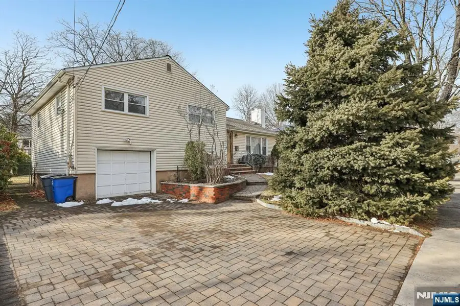 15-14 Radburn Road, Fair Lawn, NJ 07410 - Image #2