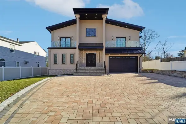 24 Holmes Lane, Wayne, NJ 07470