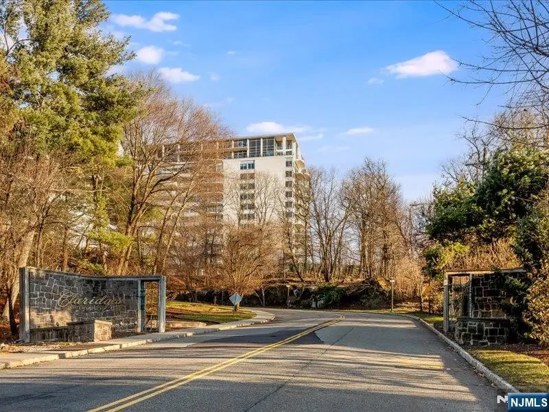 2 Claridge Drive 8IE, Verona, NJ 07044 - Image #2