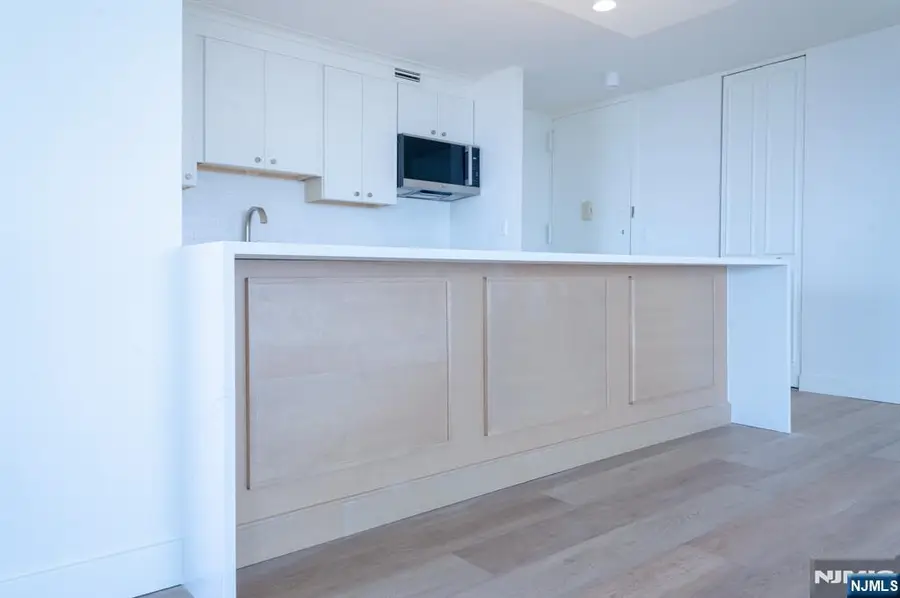 555 North Avenue 22R, Fort Lee, NJ 07024 - Image #2