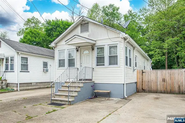 20 Park Drive, Oakland, NJ 07436