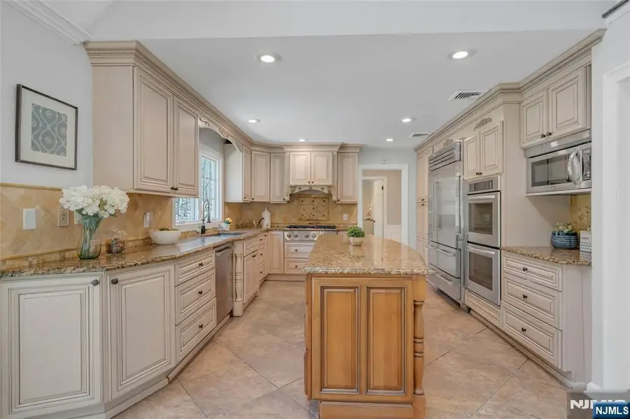 450 Saddle Back Trail, Franklin Lakes, NJ 07417 - Image #2