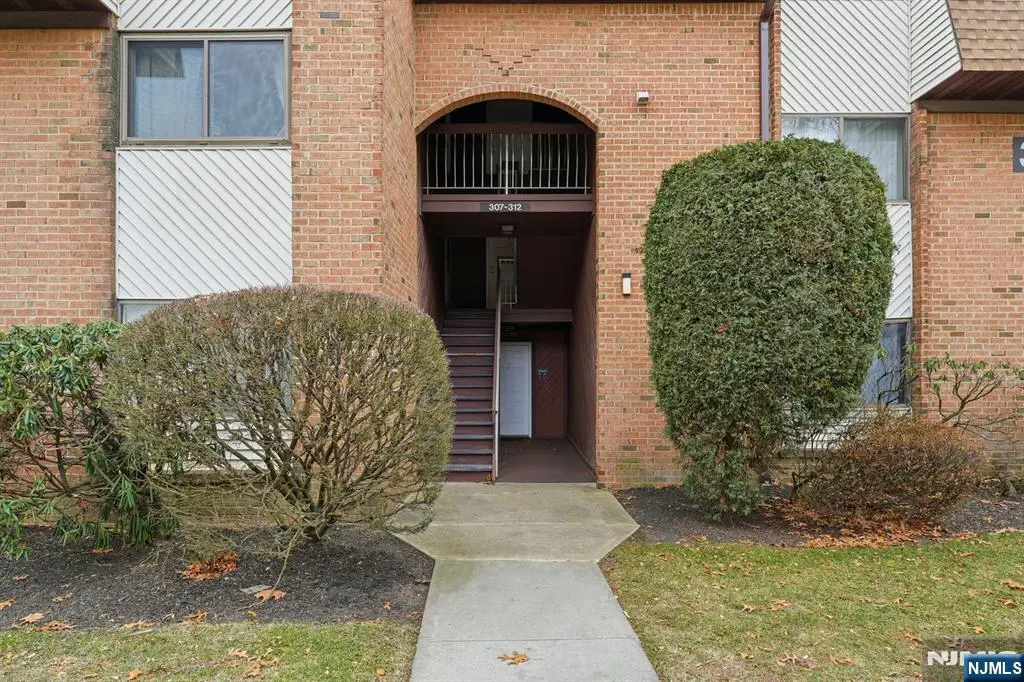 307 Edison Glen Terrace 307, Edison, NJ 08837 - Image #1