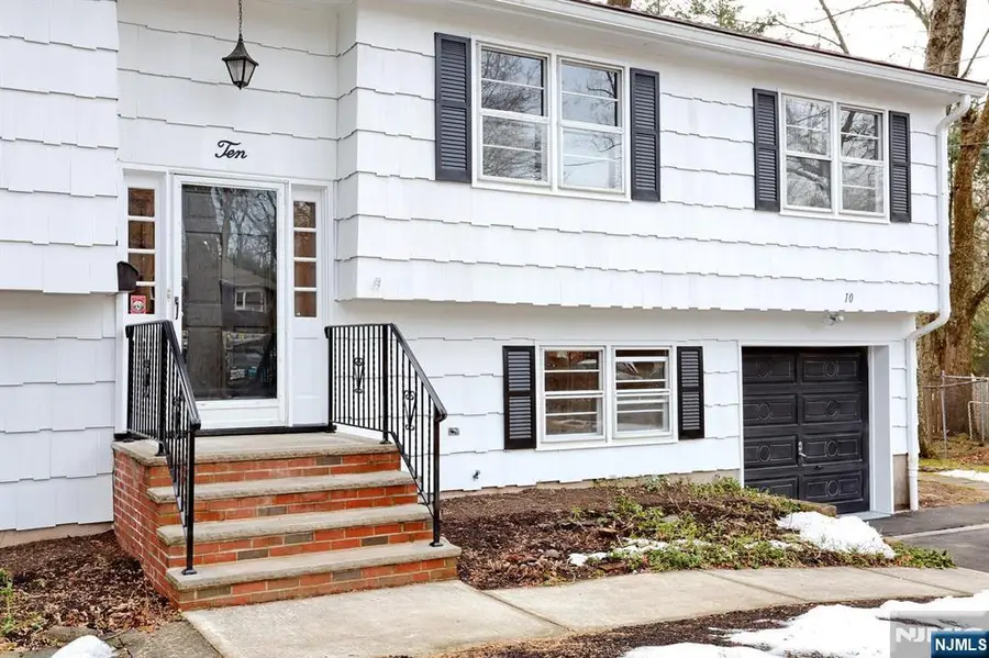 10 Villa Court, Park Ridge, NJ 07656 - Image #2