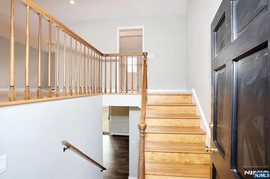 10 Villa Court, Park Ridge, NJ 07656 - Image #3