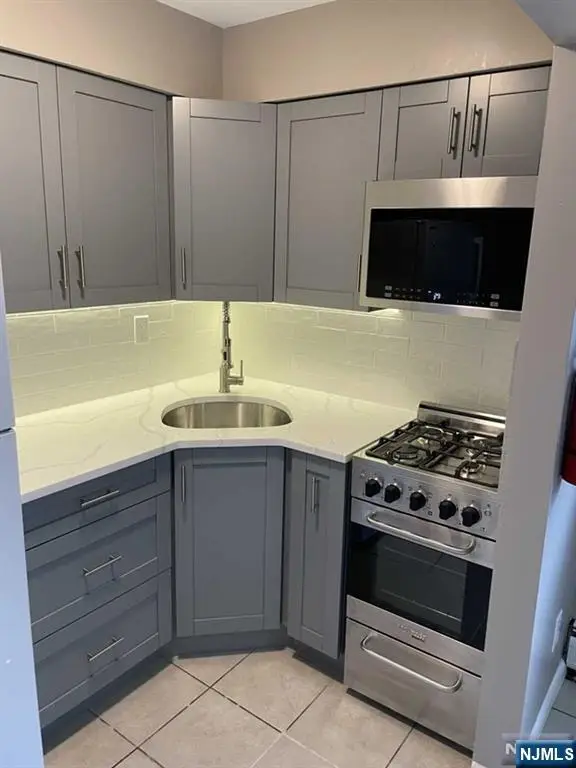 17 68th Street 7, Guttenberg, NJ 07093 - #1