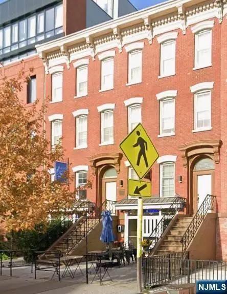 673 Bergen Avenue 204, Jersey City, NJ 07304 - Image #1