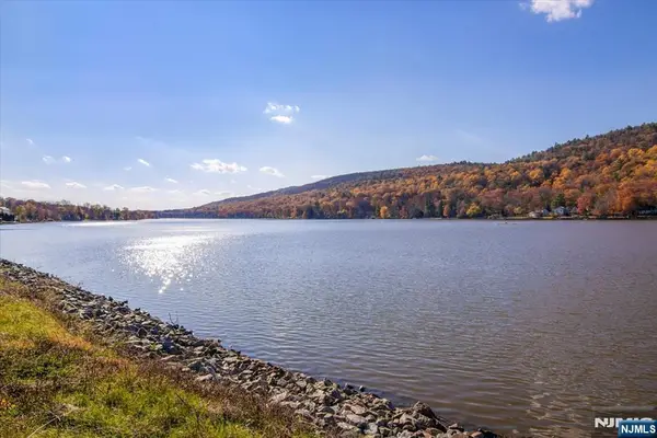 11 Bushwick Lane, West Milford, NJ 07480