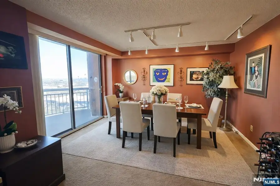 1527 Harmon Cove Tower, Secaucus, NJ 07094 - #2