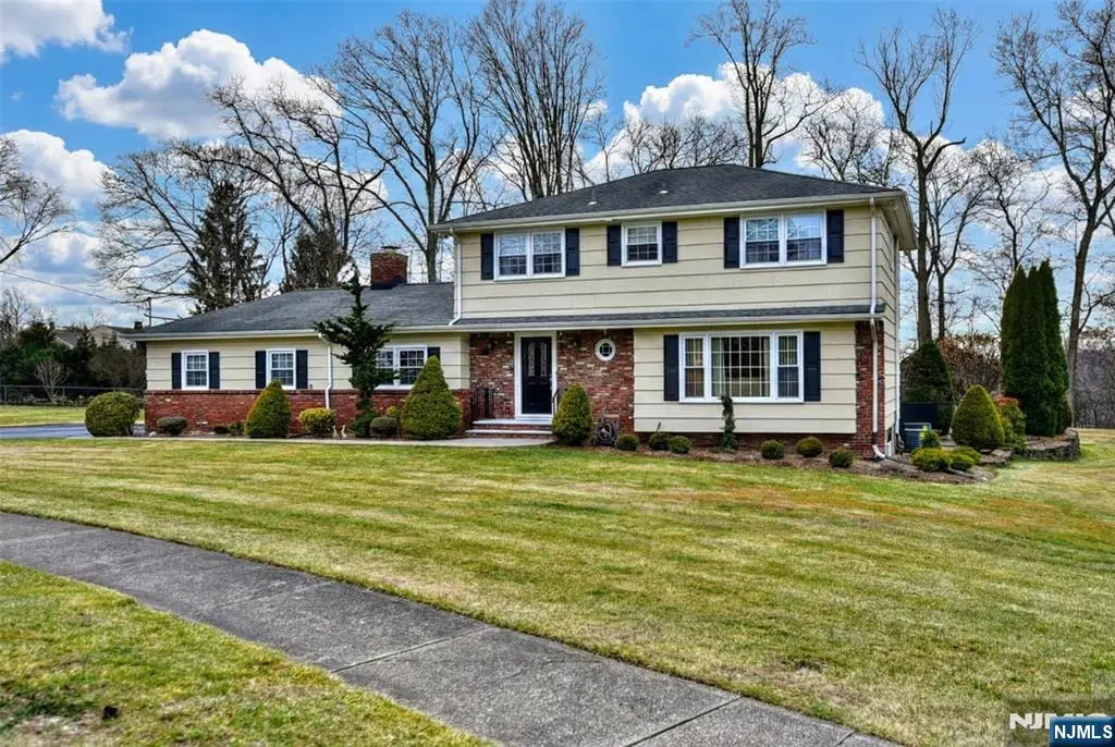 237 Glenwood Drive, North Haledon, NJ 07508 - Image #1