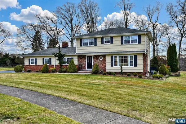 237 Glenwood Drive, North Haledon, NJ 07508