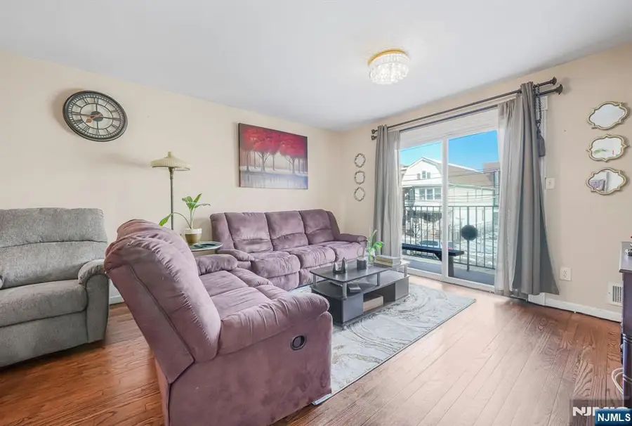 952 Flora Street, Elizabeth, NJ 07201 - Image #3