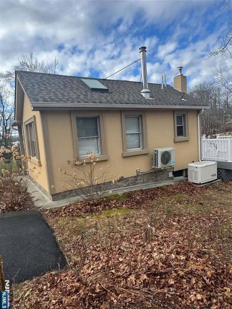 33 Race Track Drive, Upper Greenwood Lake, NJ 07421 - #2