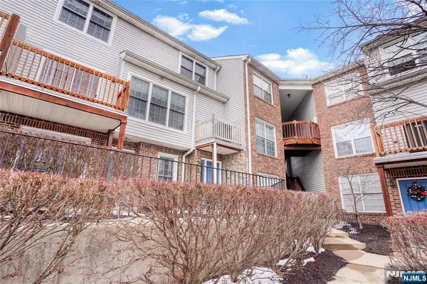 476 Lee Court 476, Fort Lee, NJ 07024