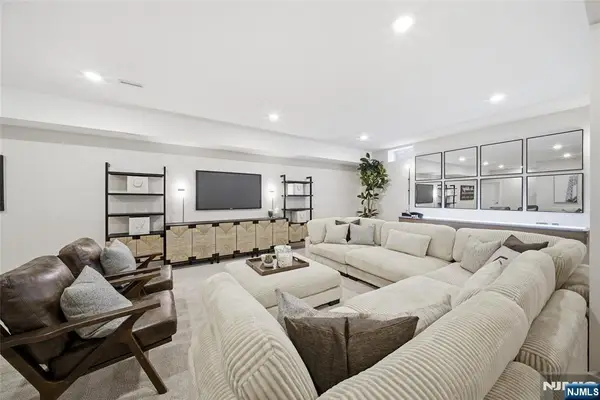 2 Belmont Place, Oakland, NJ 07436