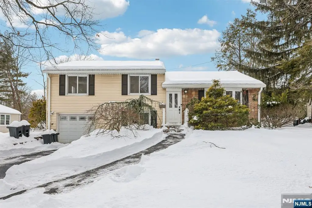 4 Lockwood Lane, Closter, NJ 07624 - Image #1