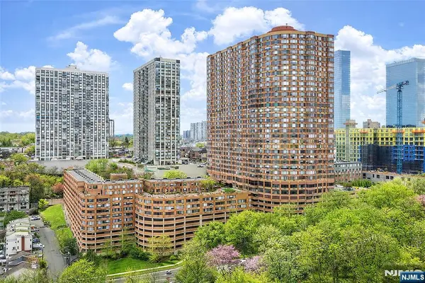 100 Old Palisade Road 1902, Fort Lee, NJ 07024