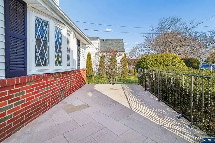 127 E Village Circle, Paramus, NJ 07652 - Image #3