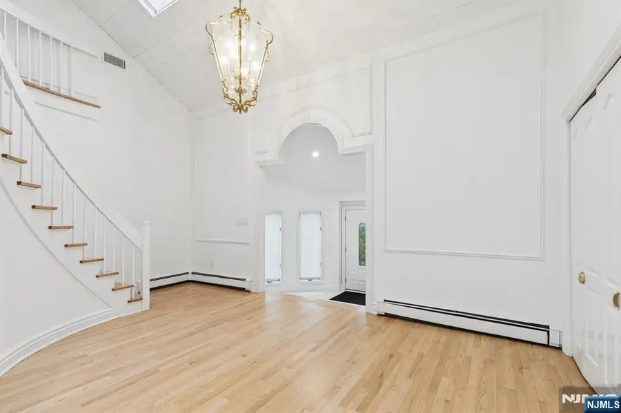 63 Eisenhower Drive, Cresskill, NJ 07626 - #3