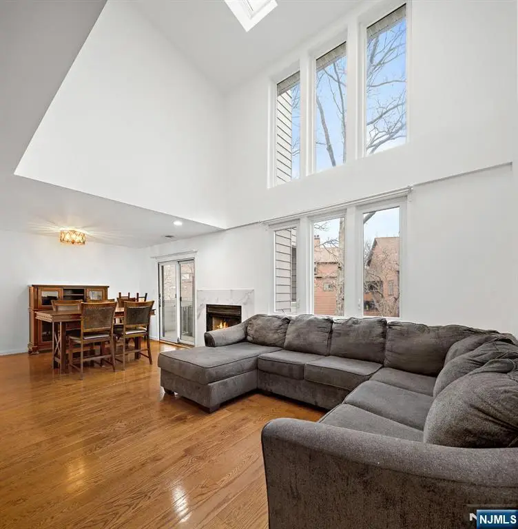 714 Mainsail Lane, Secaucus, NJ 07094 - Image #2