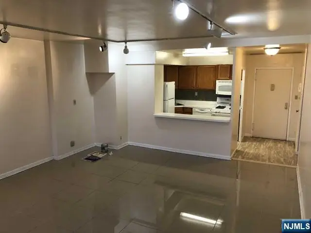285 Aycrigg Avenue 22D, Passaic, NJ 07055 - Image #3