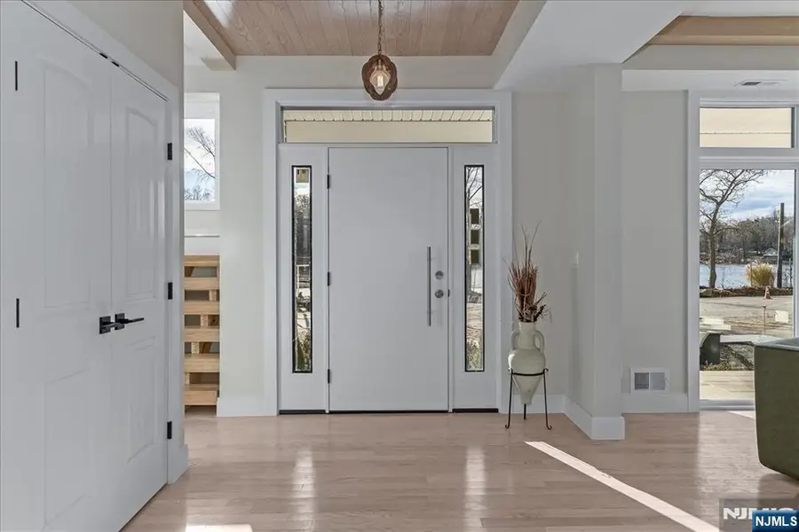 424 Lake Shore Drive, Upper Greenwood Lake, NJ 07421 - Image #2