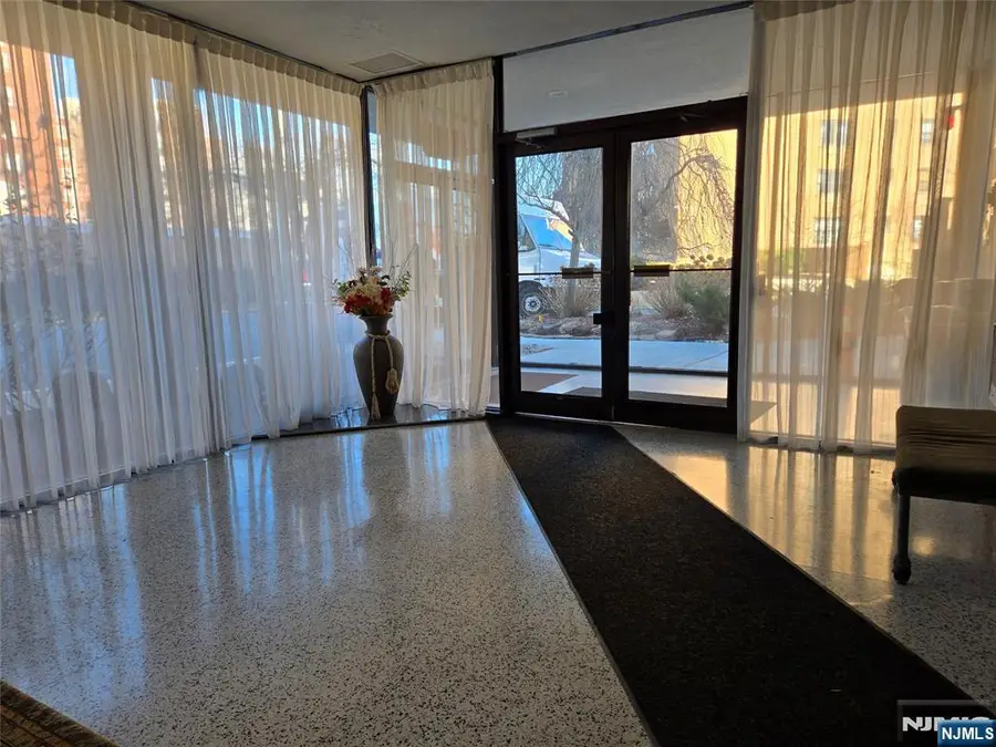 2348 Linwood Avenue 3L, Fort Lee, NJ 07024 - Image #3