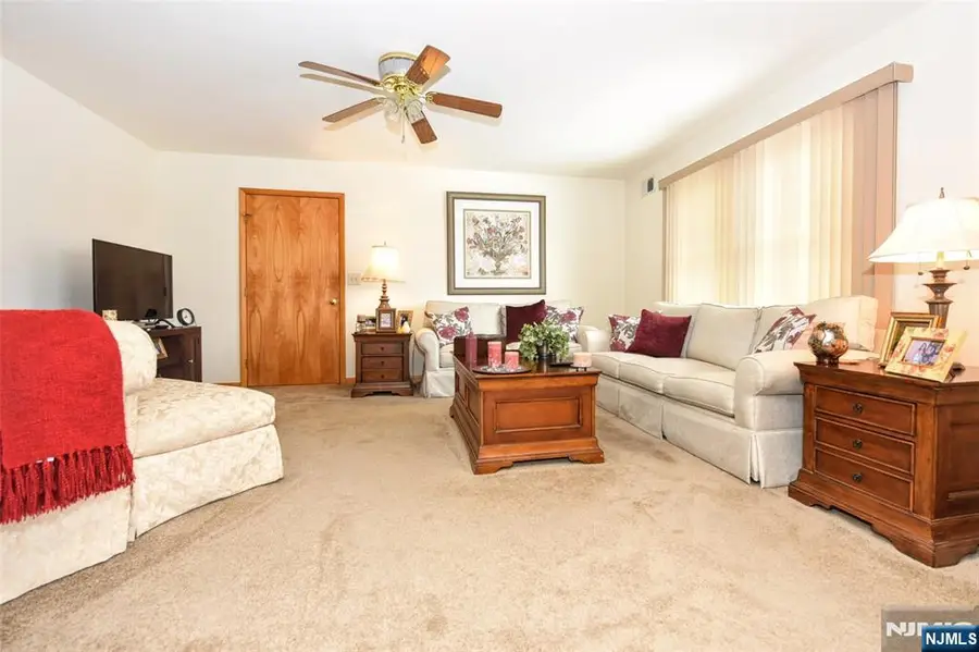 31 Smith Street, Waldwick, NJ 07463 - #3