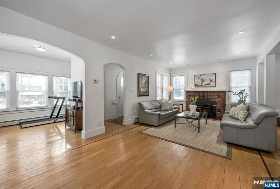 33 Homewood Avenue, Allendale, NJ 07401 - Image #3