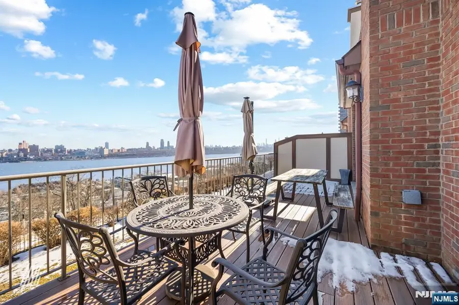 29 Victoria Place 29, Fort Lee, NJ 07024 - Image #3