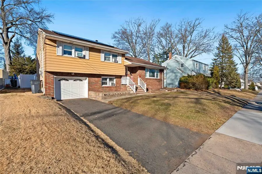 36 Vivyen Street, Bergenfield, NJ 07621 - Image #2