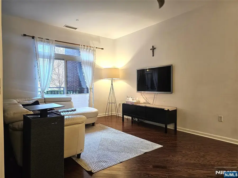 1121 Riverview Avenue 121, Englewood, NJ 07631 - Image #3