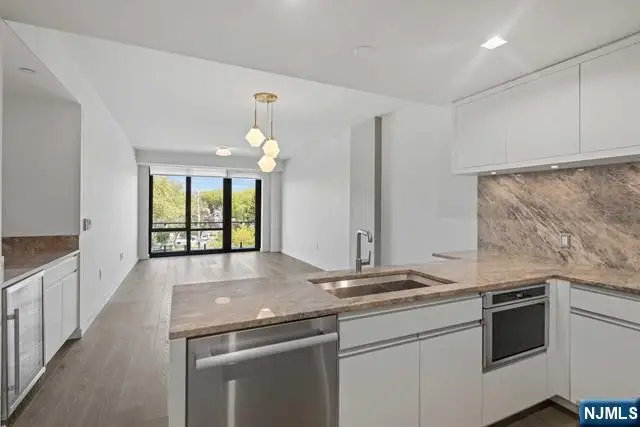 320 Adolphus Avenue 404, Cliffside Park, NJ 07010 - Image #3