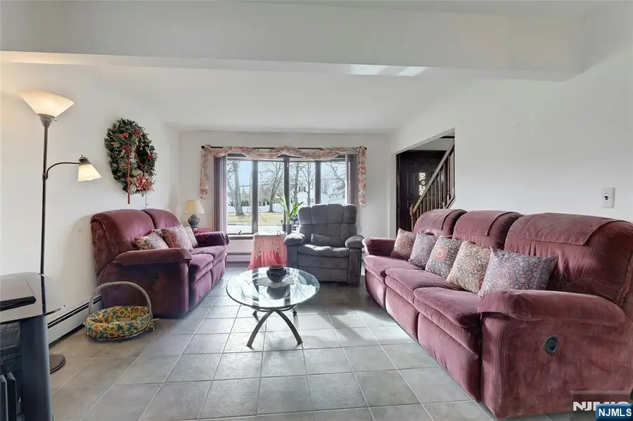 4 Highfield Court, Wayne, NJ 07470 - Image #3