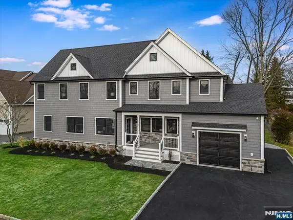 11 Laurel Place, Fairfield, NJ 07004