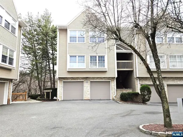 566 Windsor Drive 606, Palisades Park, NJ 07650