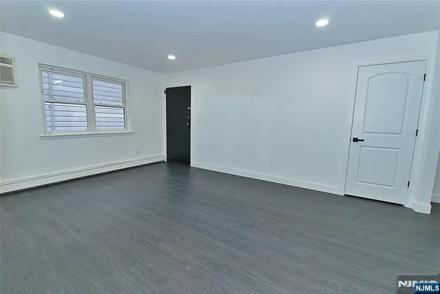 401 Undercliff Avenue, Edgewater, NJ 07020 - Image #2