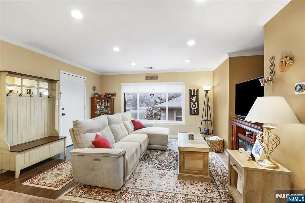 623 Schuyler 302, Lyndhurst, NJ 07071 - Image #1