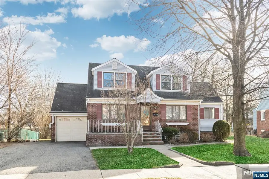 27-10 Urban Place, Fair Lawn, NJ 07410 - Image #2