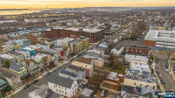 85 Arlington Avenue, Jersey City, NJ 07305