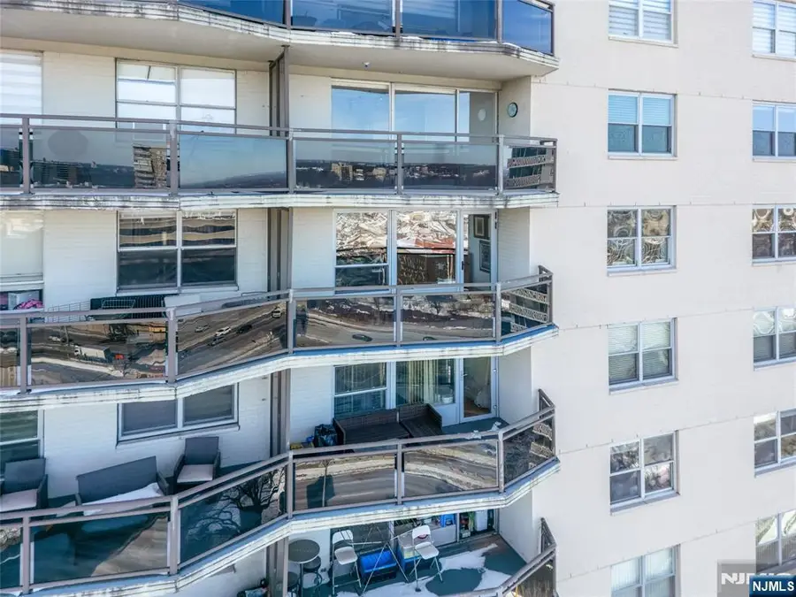 2077 Center Avenue 20F, Fort Lee, NJ 07024 - #3