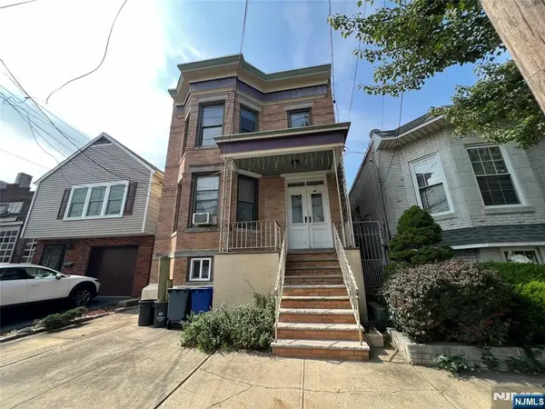 329 Centre Avenue, Secaucus, NJ 07094