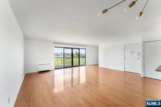 1150 River Road 4F, Edgewater, NJ 07020 - Image #3