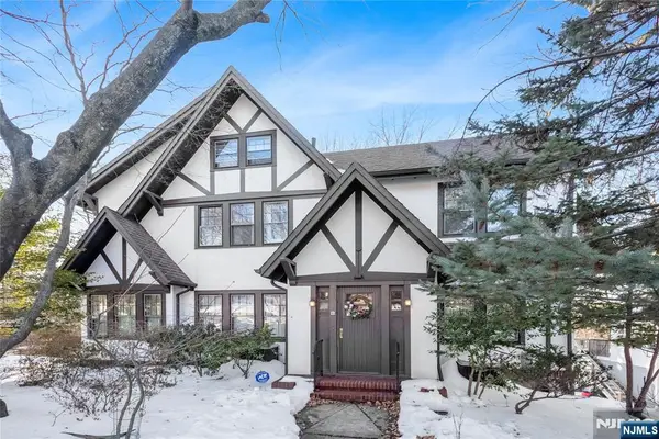 20 Paulin Boulevard, Leonia, NJ 07605