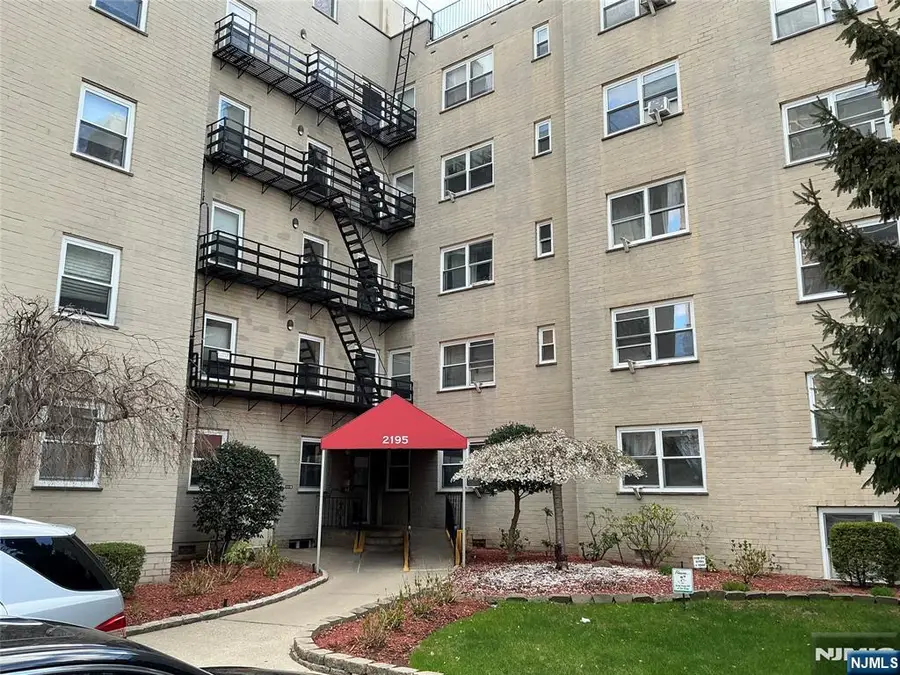 2195 N Central Road 3E, Fort Lee, NJ 07024 - Image #2