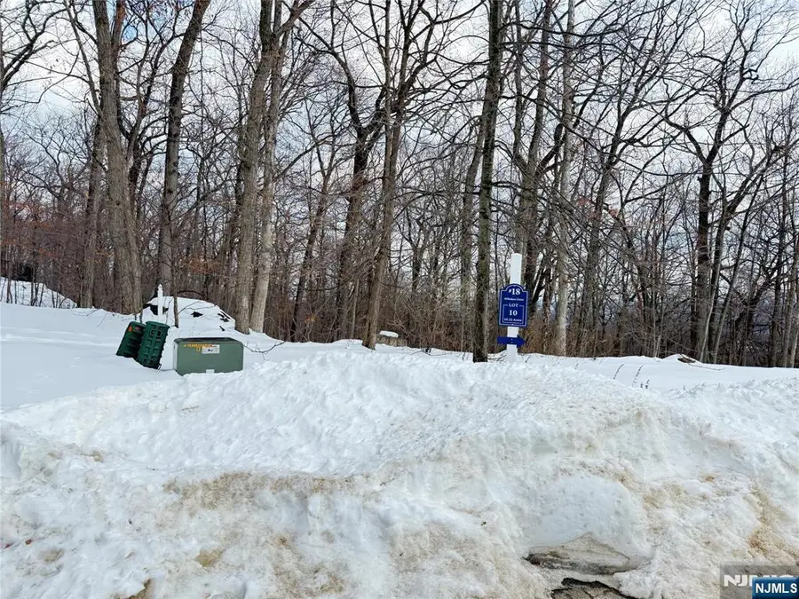 18 Wiltshire Drive, Boonton Township, NJ 07005 - #2