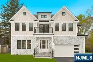 11 Hawthorne Drive, Livingston, NJ 07039