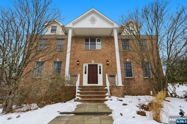 20 Sleepy Hollow Road, Denville Township, NJ 07834