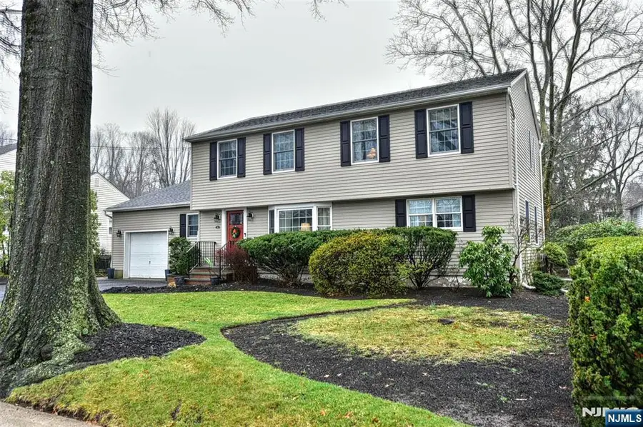 84 W Midland Avenue, Paramus, NJ 07652 - #2