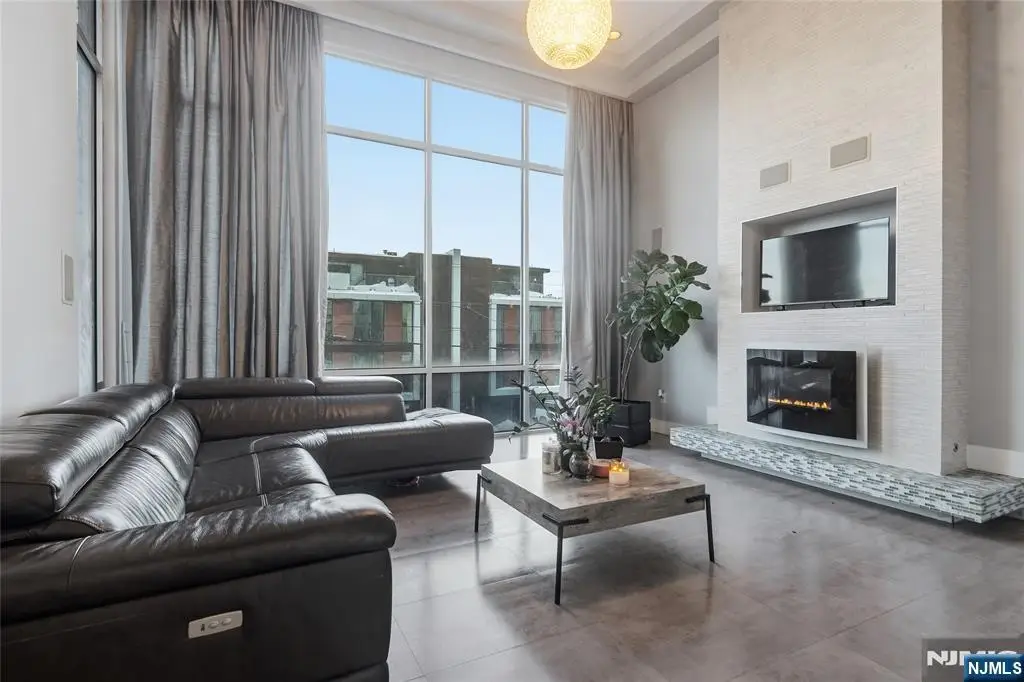 760 E Undercliff B, Edgewater, NJ 07020 - Image #1